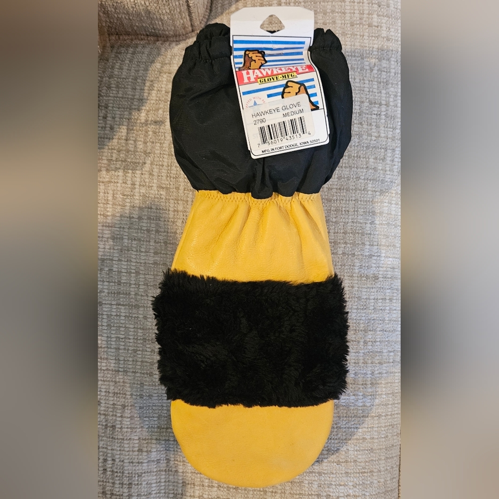NWT'S -  HAWKEYE GLOVE - Tan/Black Insulated industrial Mittens - size Medium